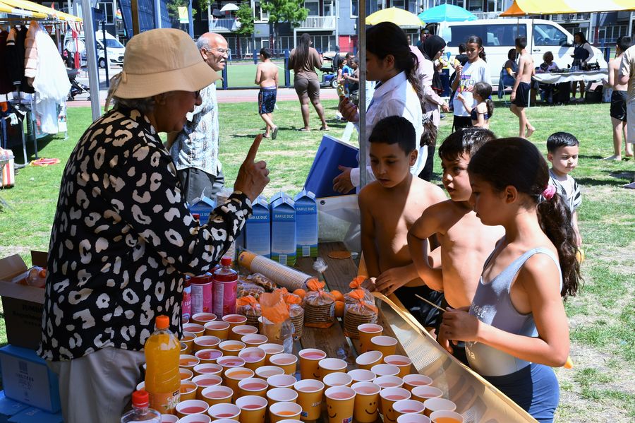 Buurtbarbecue — zomeractiviteit BOL